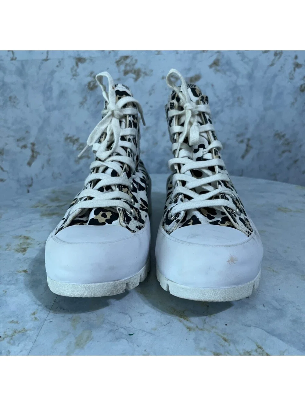 Converse Chuck Taylor Lugged Womens Size 7.5 Shoes White Beige Platform Sneakers
